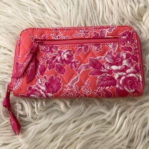 Vera Bradley Floral Organizer Wallet Salmon & Pink Color